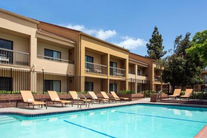 Courtyard by Marriott Pleasanton - image 2