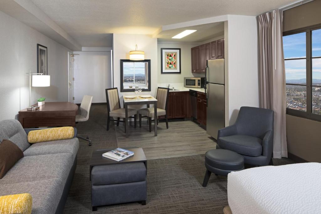 Residence Inn by Marriott Beverly Hills - image 2