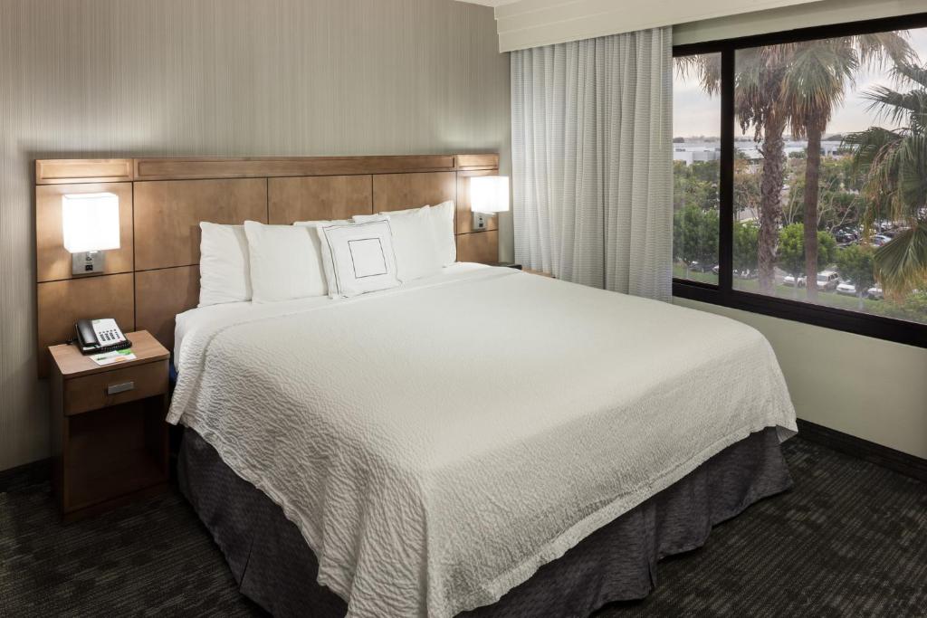 Courtyard by Marriott Cypress Anaheim / Orange County - image 3