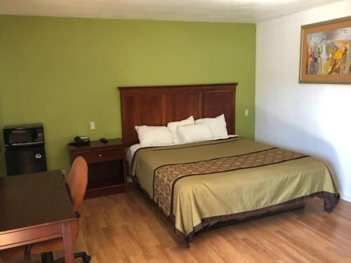 Americas Best Value Inn Visalia - image 3