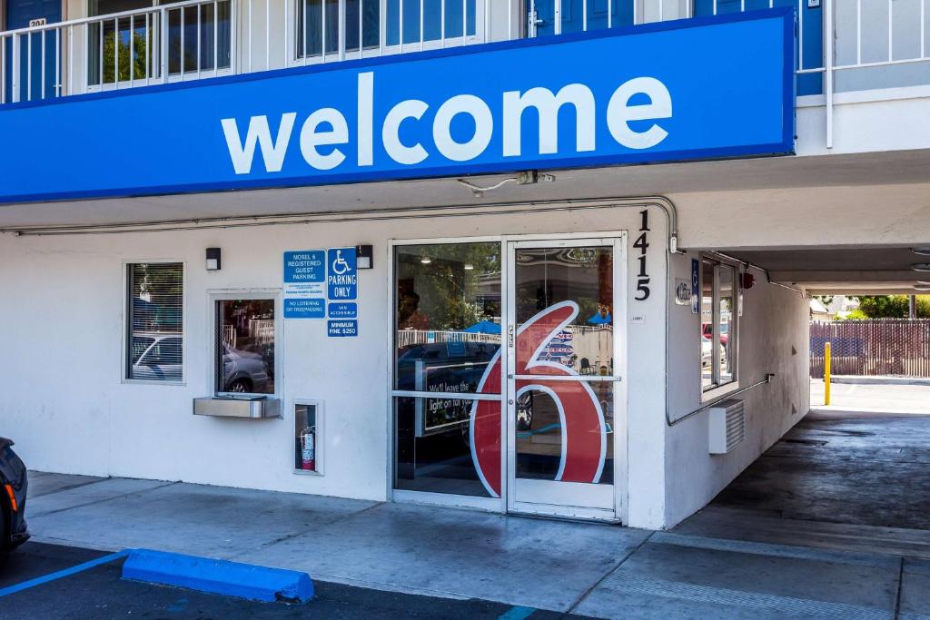 Motel 6 Sacremento Ca - Downton - image 4