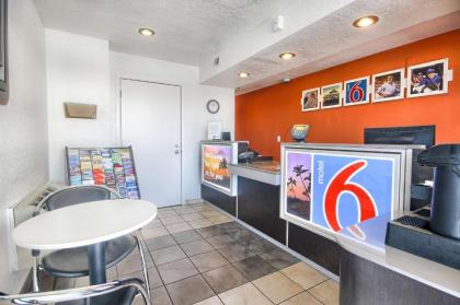 Motel 6-Fresno CA - Blackstone North - image 3