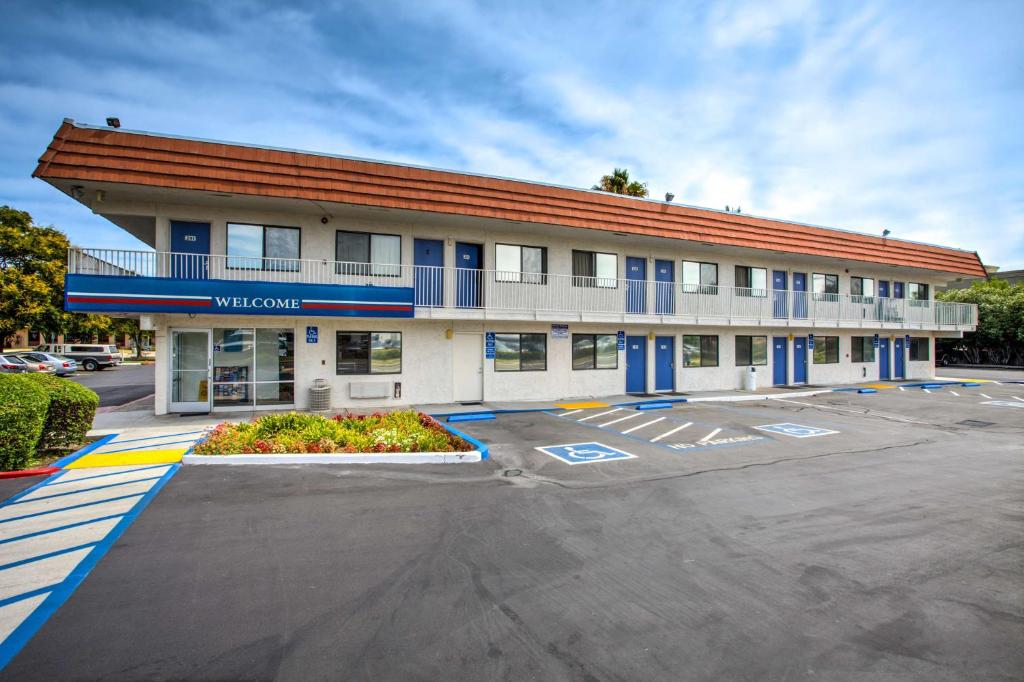 Motel 6-Vacaville CA - main image