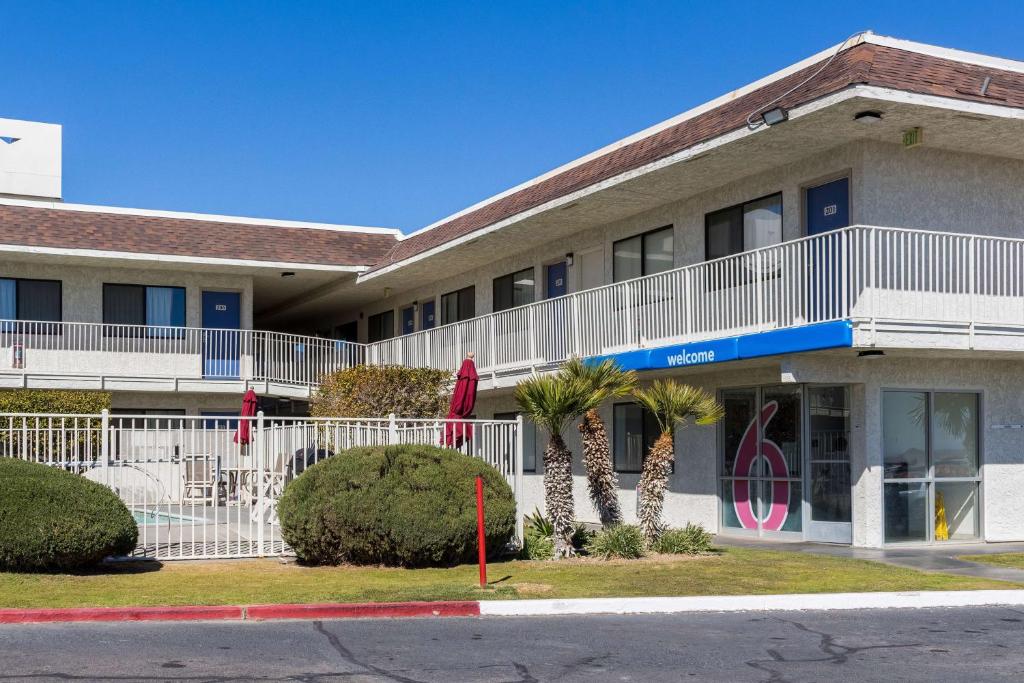 Motel 6-Mojave CA - main image