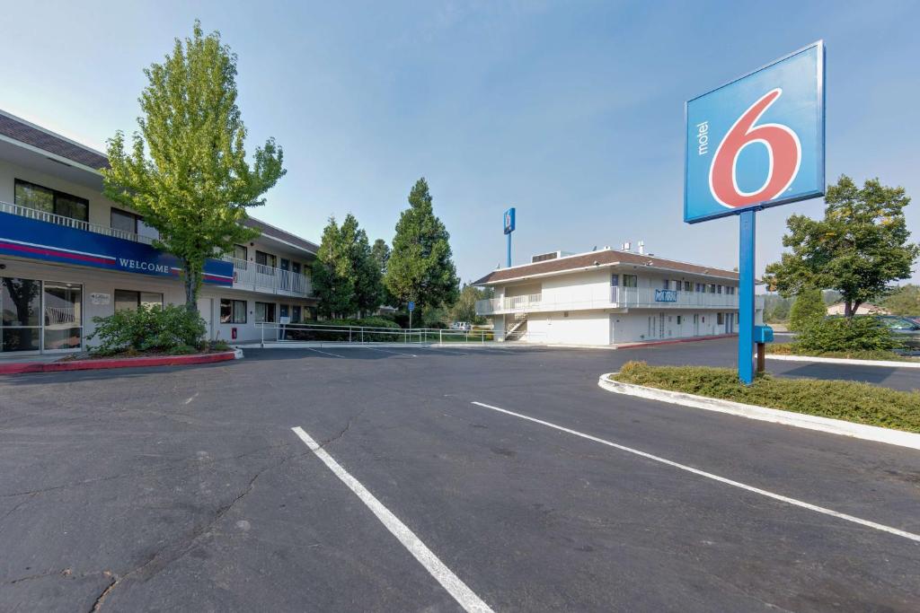 Motel 6 Weed - Mount Shasta - main image