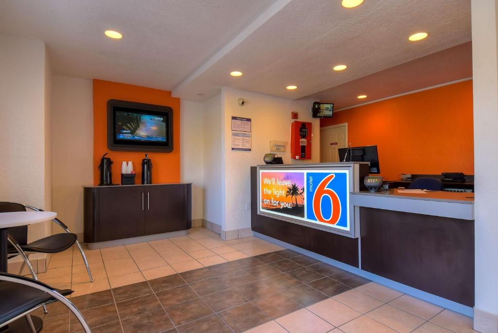 Motel 6-Rowland Heights CA - Los Angeles - Pomona - image 2