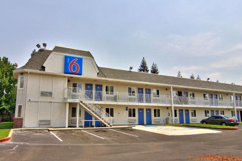 Motel 6-Sacramento CA - South - main image