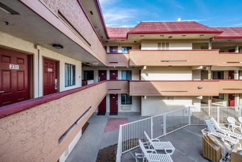 Red Roof Inn & Suites Vallejo - image 3