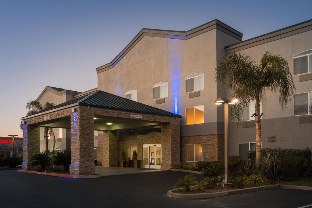 Holiday Inn Express Rocklin - Galleria Area an IHG Hotel - image 3