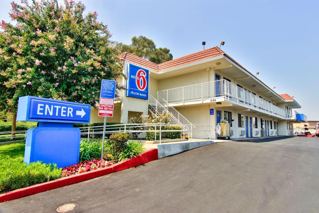 Motel 6-West Sacramento CA - main image