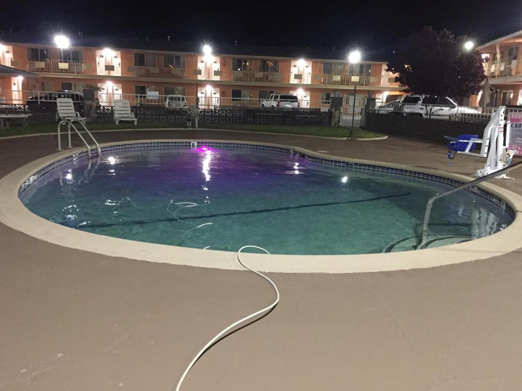 Americas Best Value Inn Red Bluff - image 3