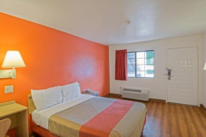 Motel 6-Redding CA - South - image 4