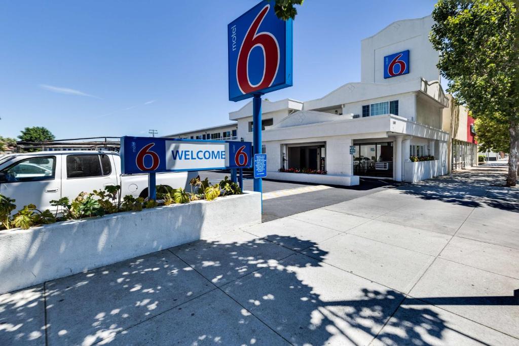 Motel 6-San Jose CA - Convention Center - image 5