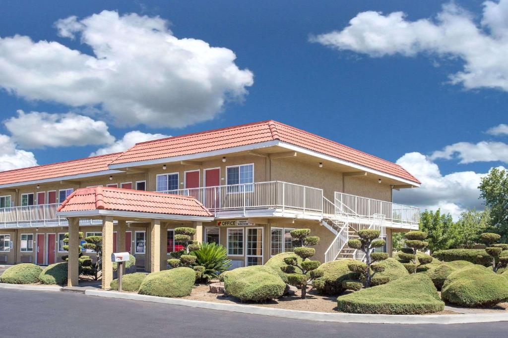 Days Inn by Wyndham Turlock - main image