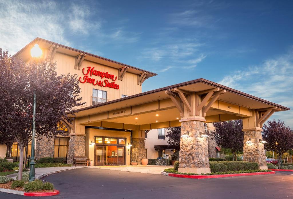 Hampton Inn & Suites Windsor-Sonoma Wine Country - main image