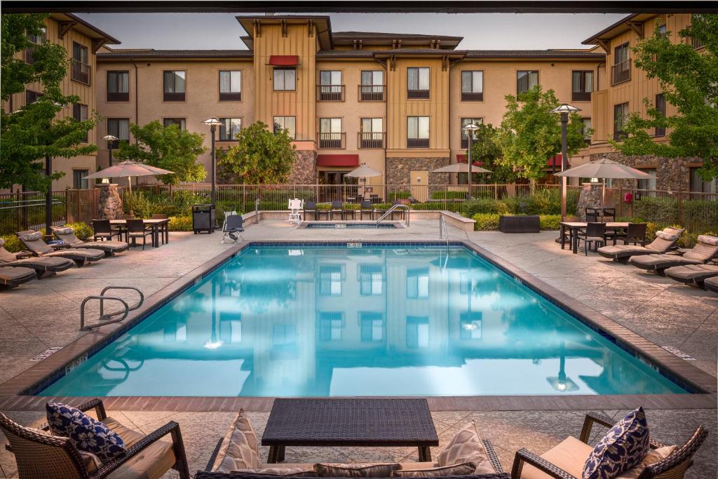 Hampton Inn & Suites Windsor-Sonoma Wine Country - image 4