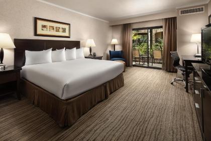 DoubleTree by Hilton Claremont - image 3