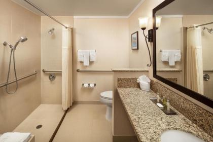 DoubleTree by Hilton Claremont - image 4