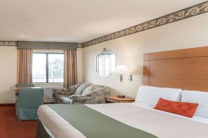 Travelodge by Wyndham San Clemente Beach - image 3