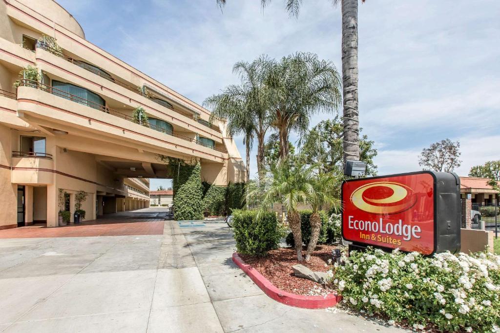 Econo Lodge Inn & Suites Riverside - Corona - main image