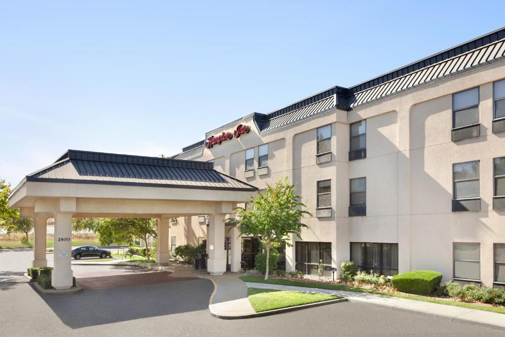 Hampton Inn Tracy - main image