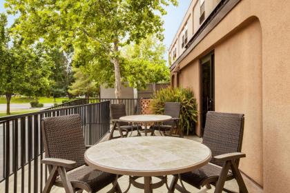 Hampton Inn Sacramento/Rancho Cordova - image 3