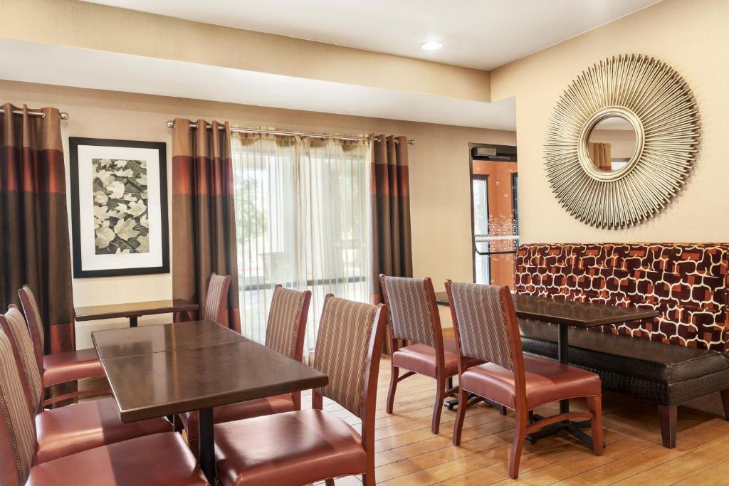 Hampton Inn Sacramento/Rancho Cordova - image 4