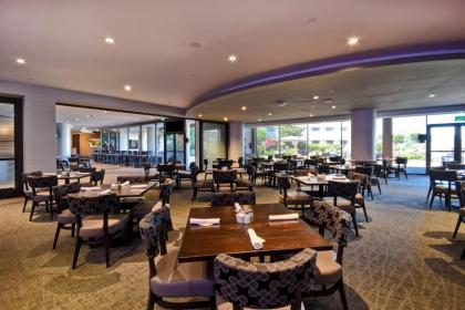 DoubleTree by Hilton Pleasanton at The Club - image 4