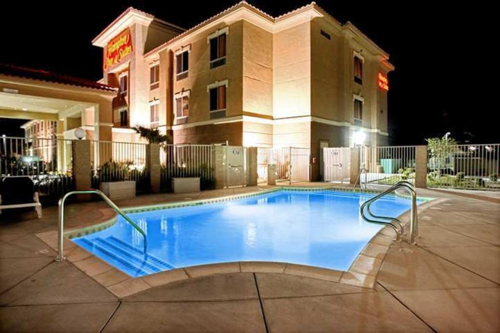 Hampton Inn & Suites Palmdale - image 3