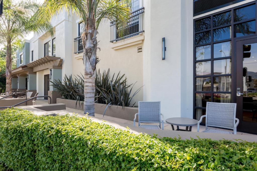 Hampton Inn Santa Barbara/Goleta - image 4