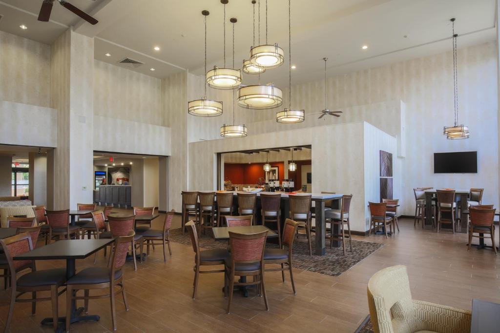 Hampton Inn & Suites Camarillo - image 5