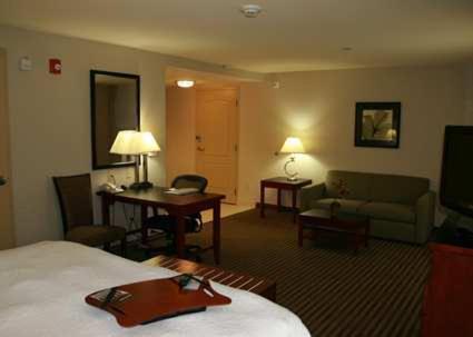 Hampton Inn Visalia - image 3