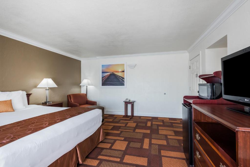 Days Inn & Suites by Wyndham Lodi - image 2