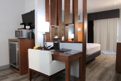 BLVD Hotel & Spa - Walking Distance to Universal Studios Hollywood - image 3