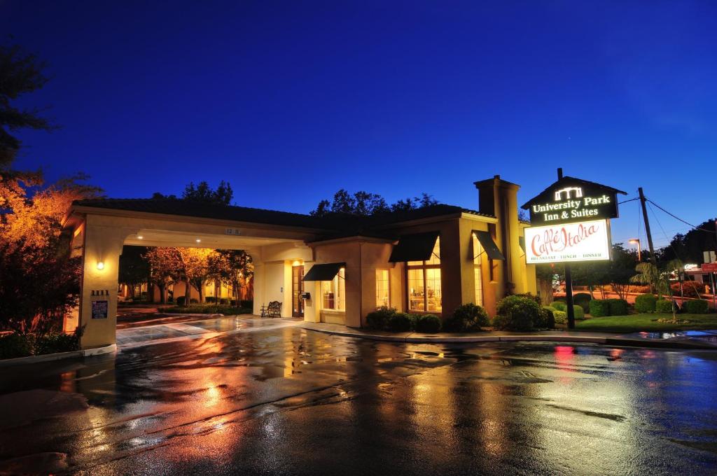 University Park Inn & Suites - main image