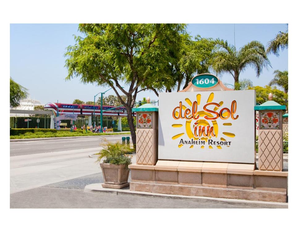 Del Sol Inn Anaheim - image 2
