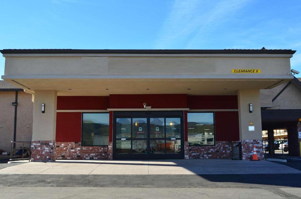 SureStay Hotel by Best Western Tehachapi - image 4