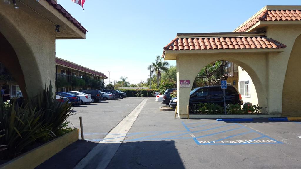 Anaheim Astoria Inn & Suites - main image