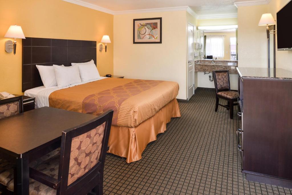 Americas Best Value Inn-Rialto - image 3