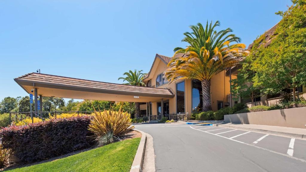 Best Western Plus Novato Oaks Inn - main image