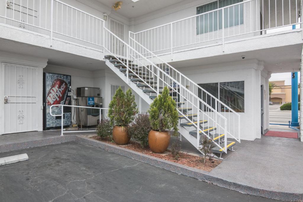 Motel 6-Norwalk CA - image 4