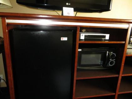 Americas Best Value Inn San Mateo - image 3