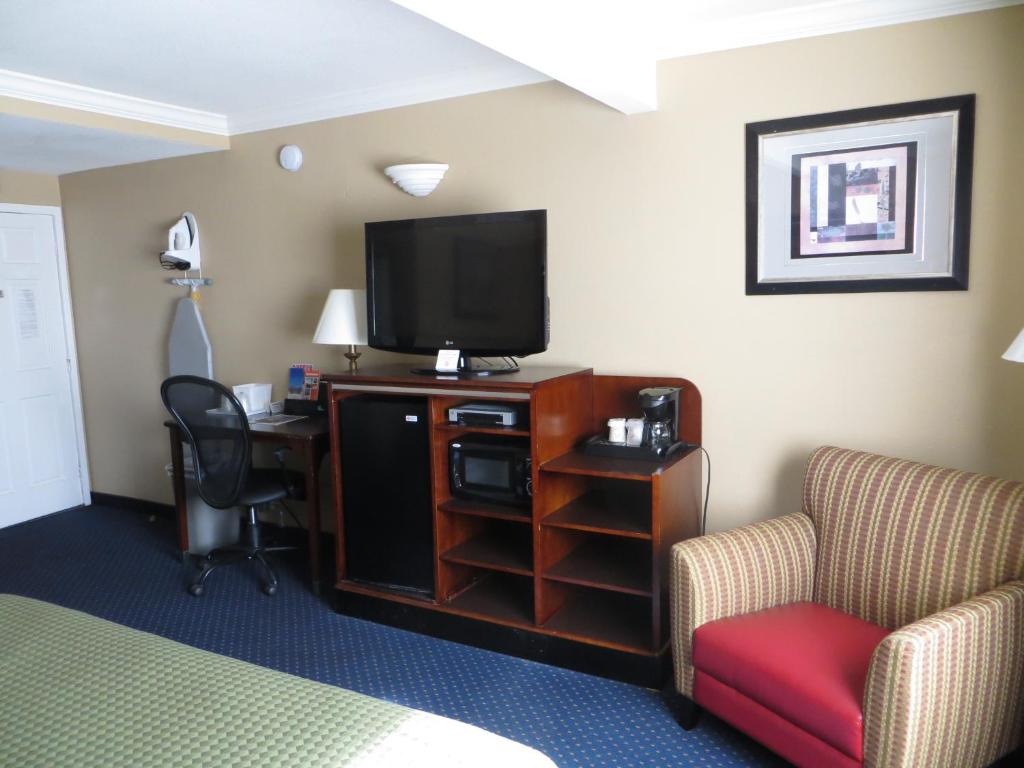 Americas Best Value Inn San Mateo - image 5