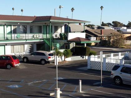 Travelers Beach Inn - image 4