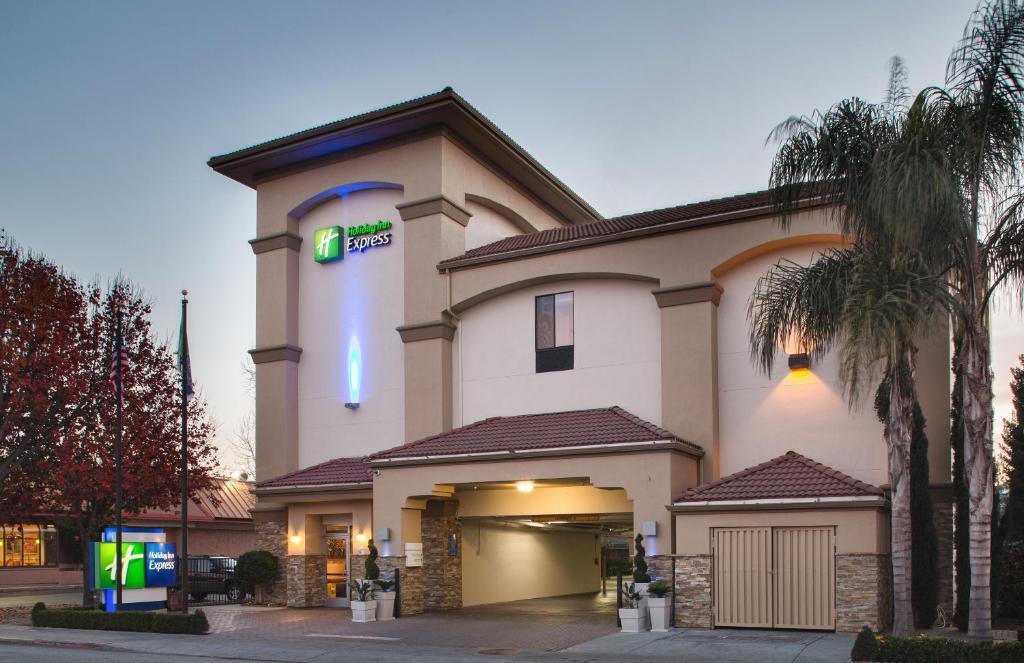 Holiday Inn Express Redwood City Central an IHG Hotel - main image