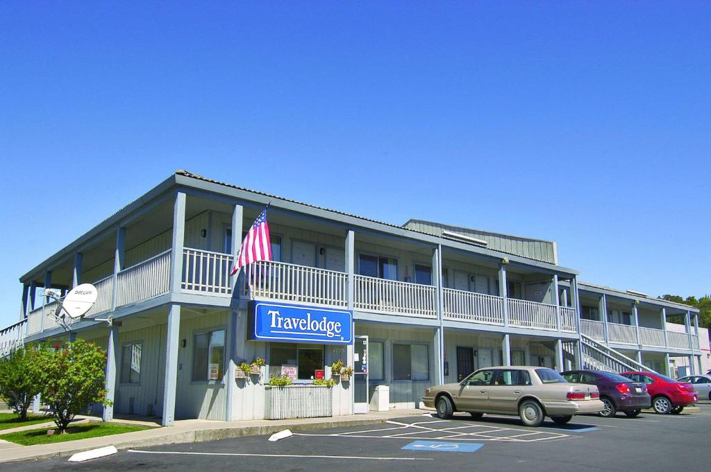 Travelodge by Wyndham Clearlake - image 2