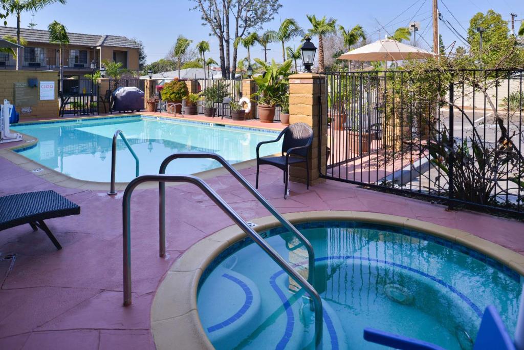 Best Western Palm Garden Inn - image 5