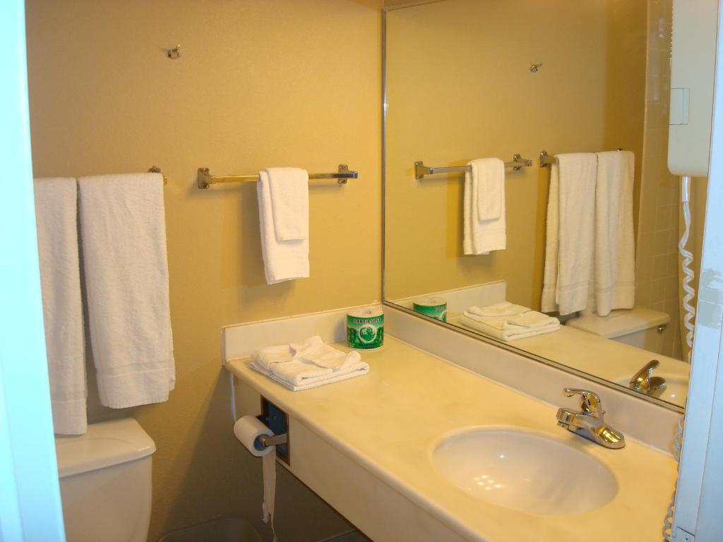 Heritage Inn - image 3