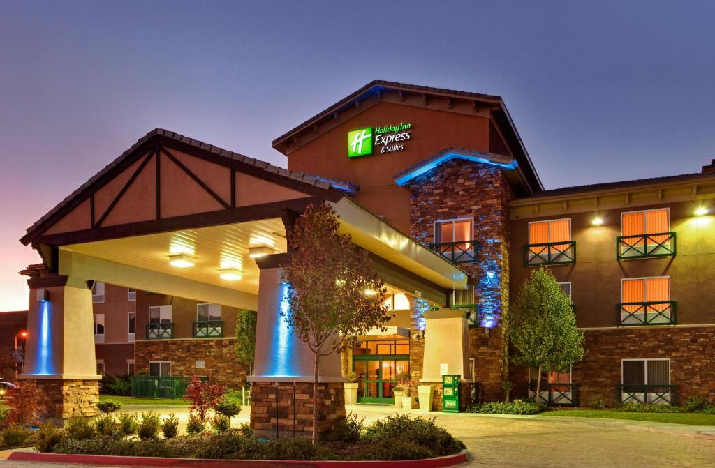 Holiday Inn Express Tehachapi an IHG Hotel - main image