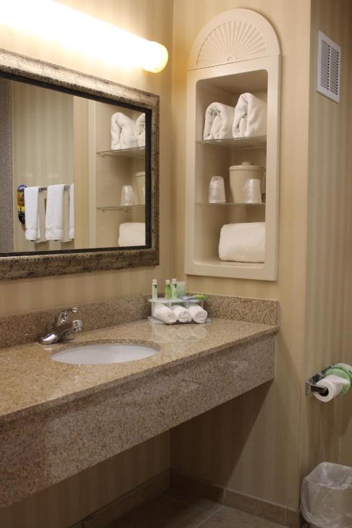 Holiday Inn Express Tehachapi an IHG Hotel - image 4